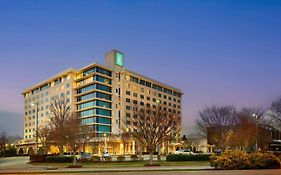 Embassy Suites by Hilton Hampton Hotel Convention Center & Spa