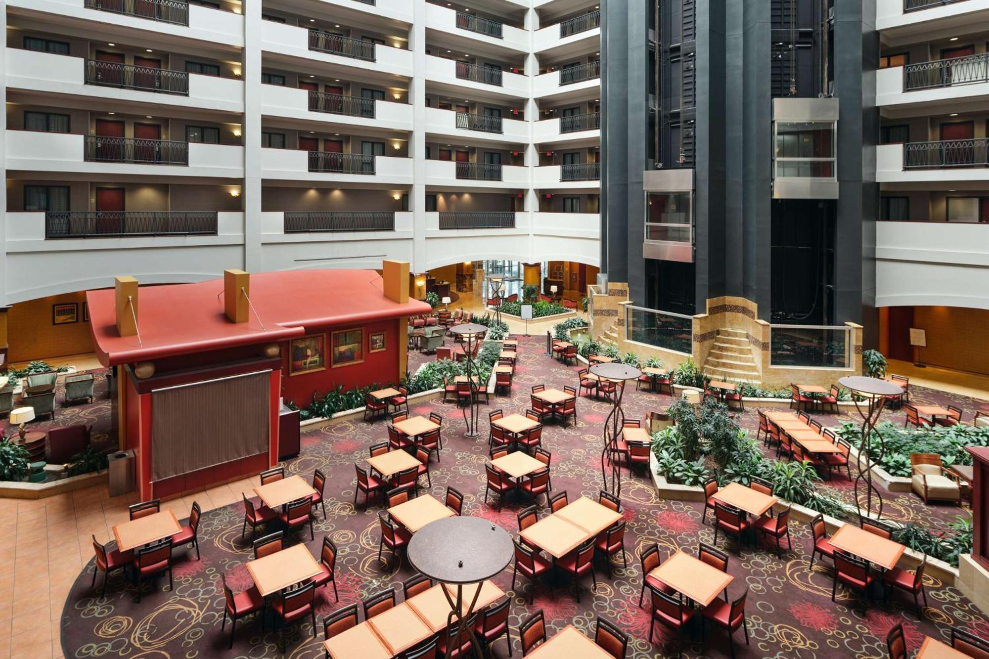 Embassy Suites By Hilton Hampton Convention Center Exterior photo